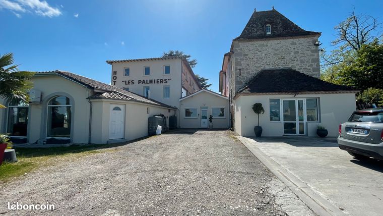 Maison pierre et dépendances