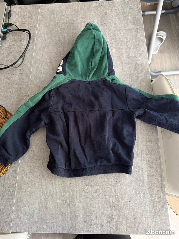 Sweat à capuche bleu et vert taille 3 ans (image 2)