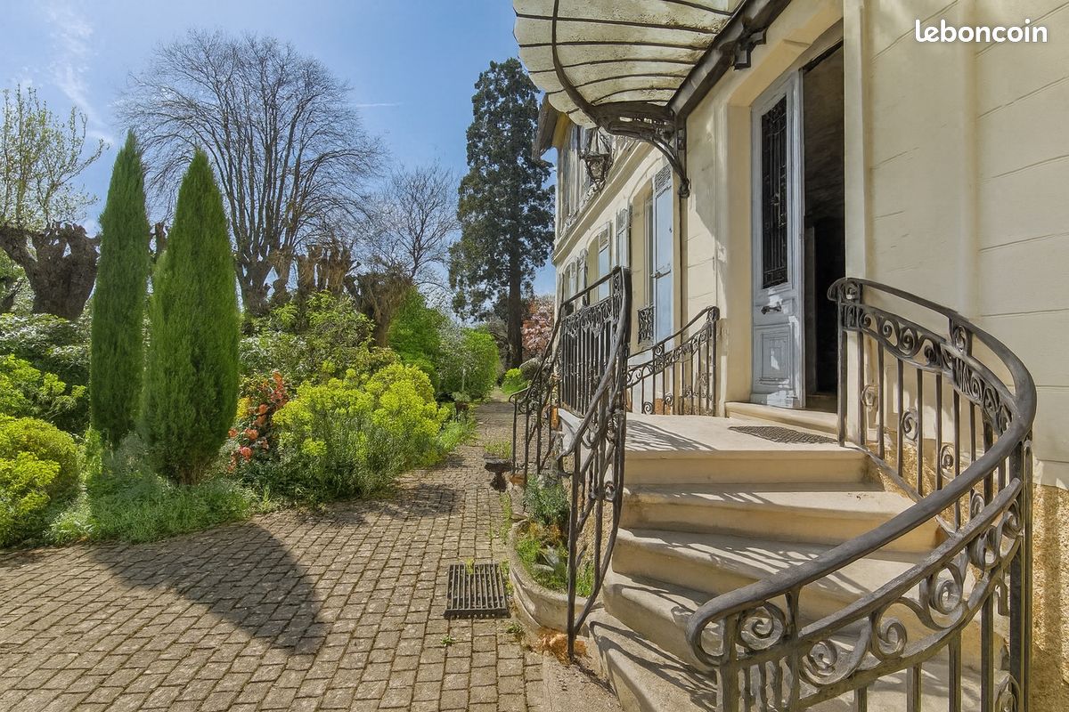 Maison 9 pièces 363 m² · à Mandres-les-Roses · 363 m² · 820 000 €