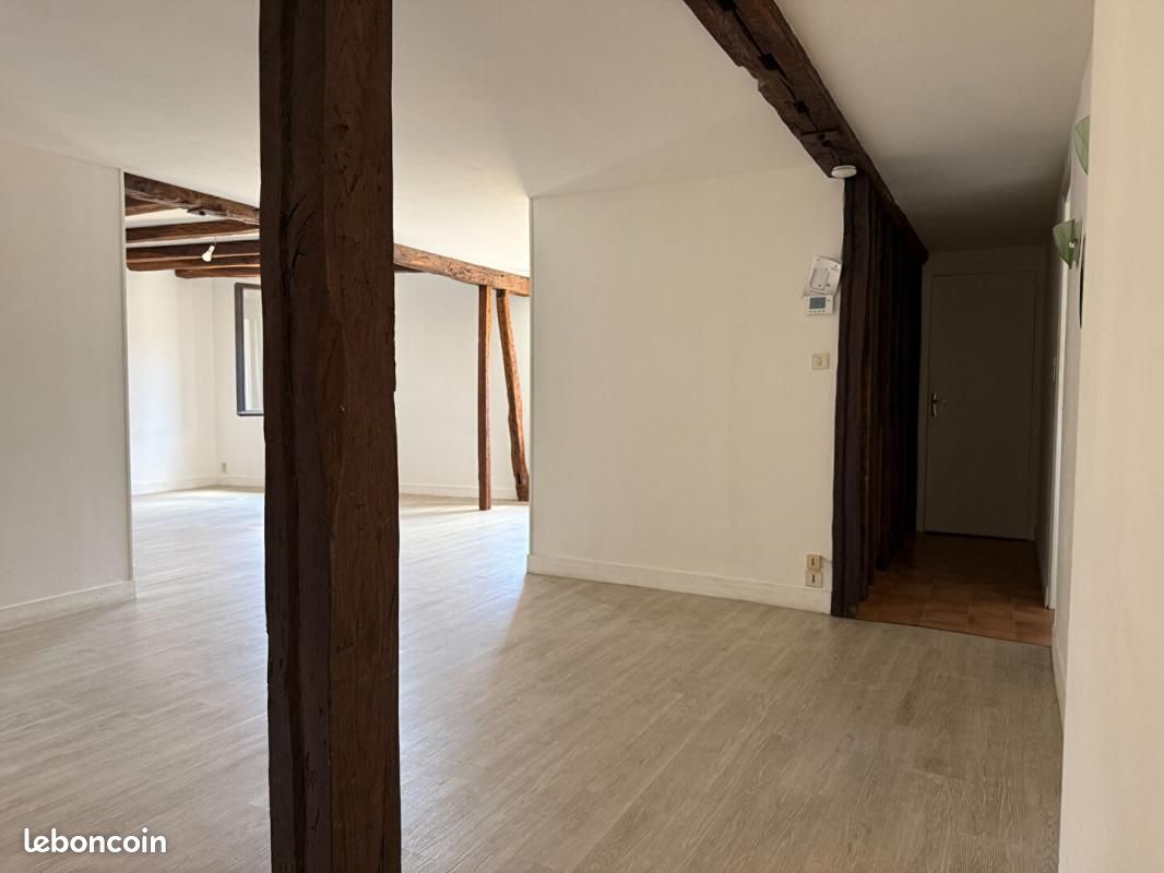 Appartement 4 pièces 89 m² · à Saint-Léonard-de-Noblat · 89 m² · 548 €
