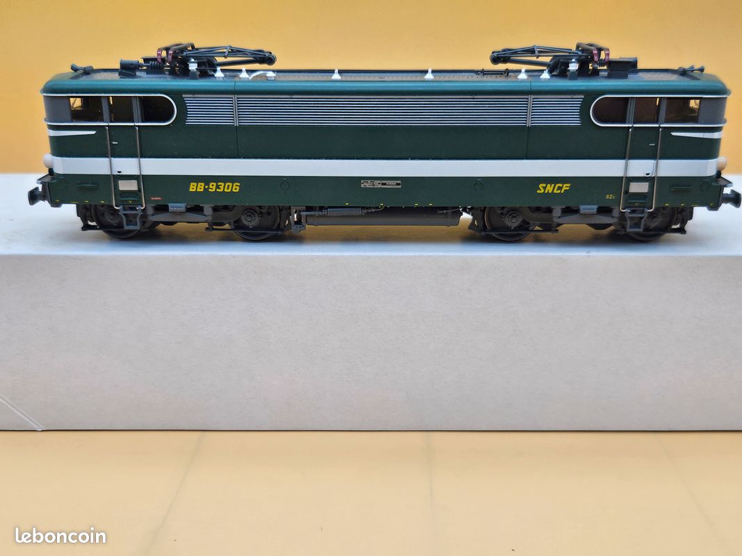 73435 Locomotive électrique série 151 en livrée bleue. Lokomotion