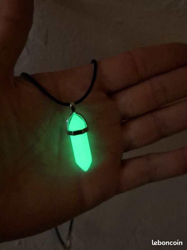 Collier En Argent Rhodié Chaîne Avec Pendentif Pierre Verte Suspendue Sur Barrette Et Contour Oxydes Blancs Sertis 423cm $$$$031334e