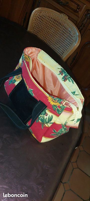 Petit sac à main tissu fleuri style provençal – rouge, jaune et noir (image 2)