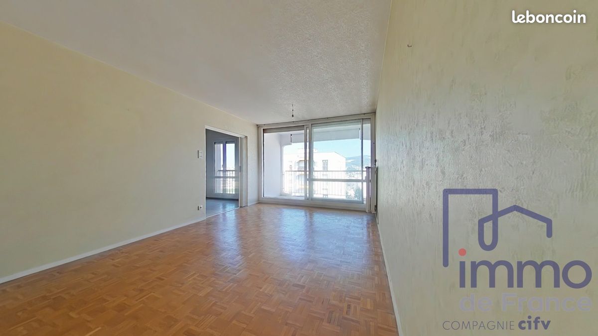 Appartement 5 pièces 94 m² · à Saint-Étienne · 94 m² · 77 000 €