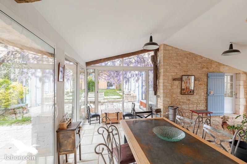 Maison 6 pièces 260 m² · à La Rochefoucauld-en-Angoumois · 260 m² · 293 000 €
