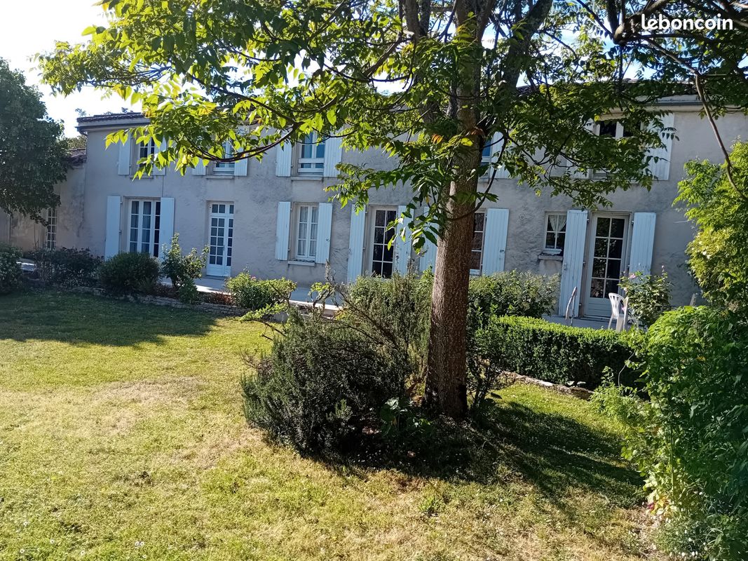 Maison 8 pièces 208 m² · à Bresdon · 208 m² · 170 000 €