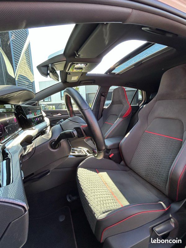 Volkswagen Golf 8 GTi Clubsport 300cv FULL OPTIONS (Toit Ouvrant, IQ Light, Harman Kardon, CarPlay, Mode Nurburgring, Affich Tête Haute, Led Ambiance) Blanc Nacré- Suivis VW - Prix TTC Malus Inclus 🇫🇷 (image 2)