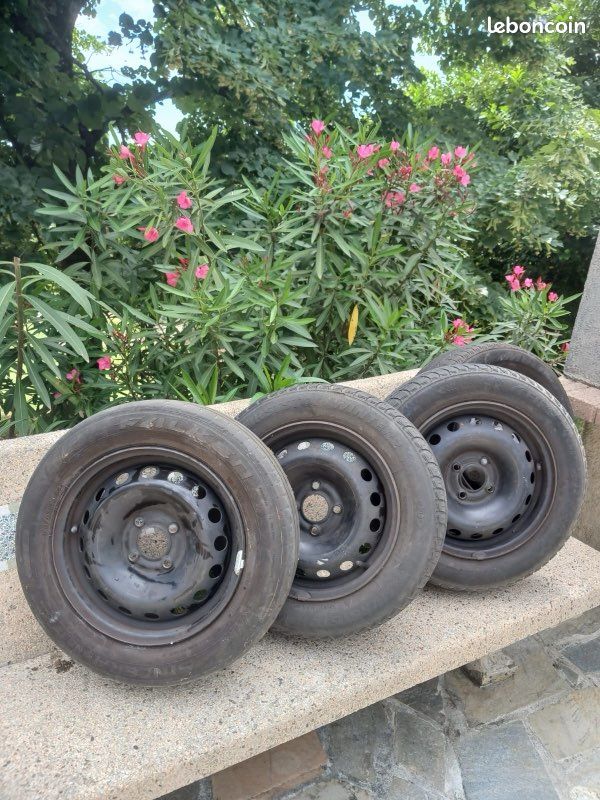 Vends 4 roues complètes (image 1)