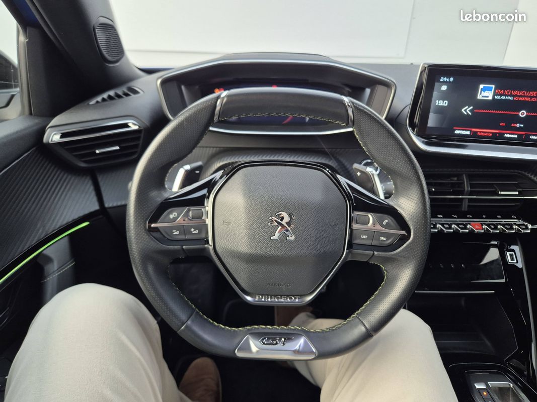 PEUGEOT 2008 PureTech 130 S&S EAT8 GT (image 16)