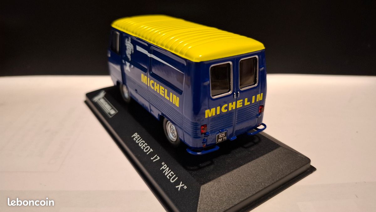 Miniature Norev 1/43 – Peugeot J7 Michelin Jaune Avec Galerie à Pneus (boîte Manquante)