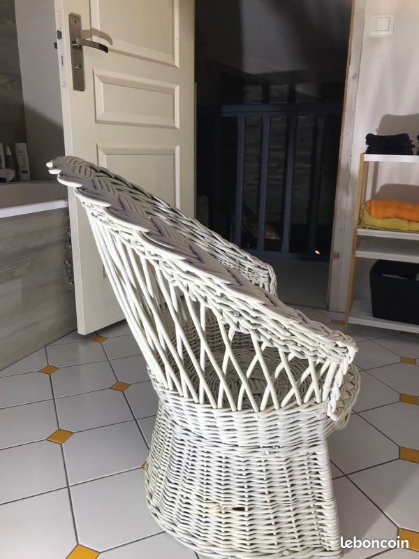 Fauteuil en rotin (image 1)