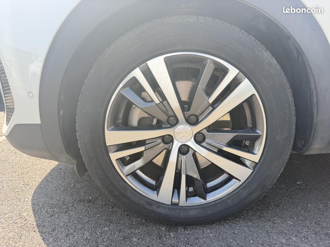 Peugeot 3008 HYBRID 225ch Roadtrip (image 18)