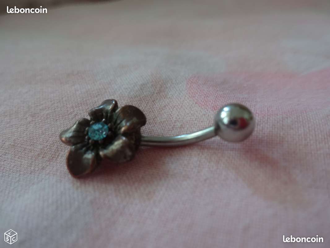 Piercing fleur bleue (jared54) (image 3)