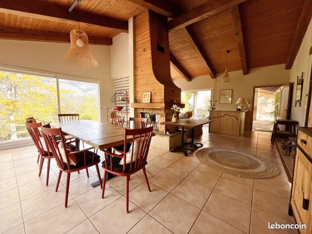Villa 8 pièces 260 m²
