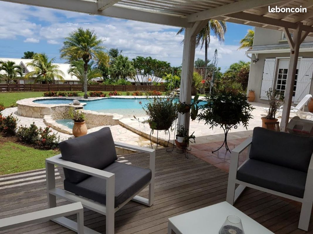 Maison 6 pièces 282 m² · à Sainte-Rose · 282 m² · 599 000 €