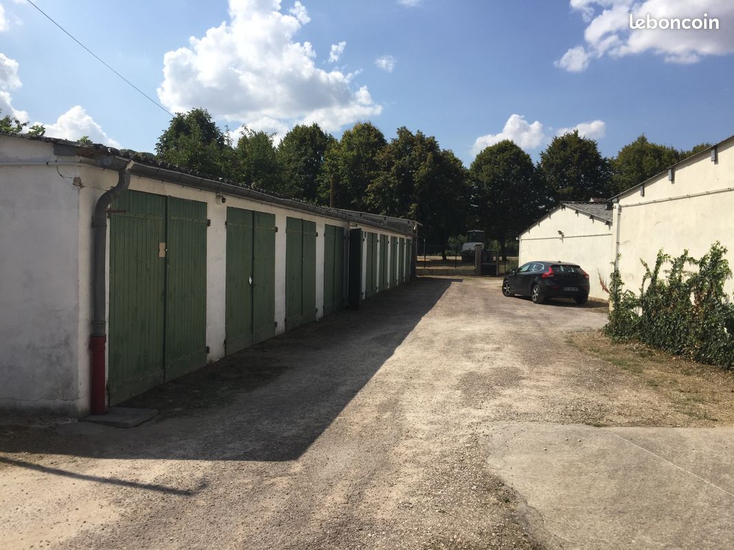 Garages à louer · à Montbard · 55 €/mois