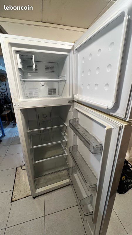 Réfrigérateur / congélateur Thomson – À réparer ou pour pièces (image 1)