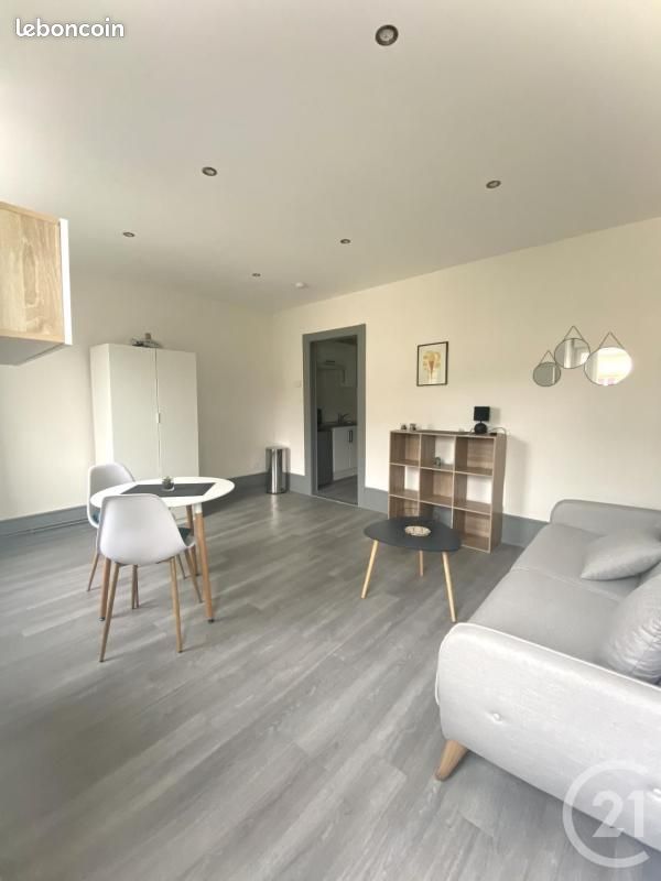 Appartement 1 pièce 25 m² · à Sainte-Suzanne · 25 m² · 380 €