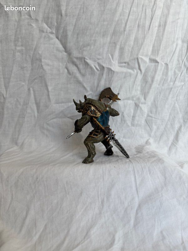 Lot de figurines Papo de chimère, rhinocéros guerrier et cerbère (image 7)