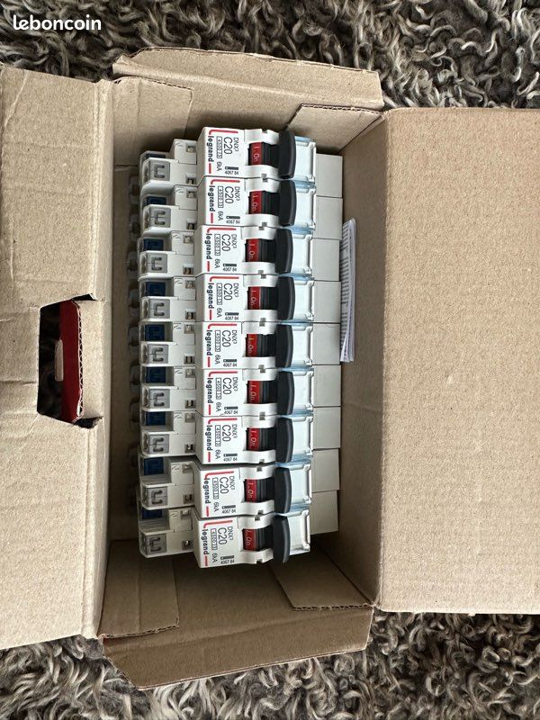 Disjoncteur Dnx3 Legrand 20 A (image 1)