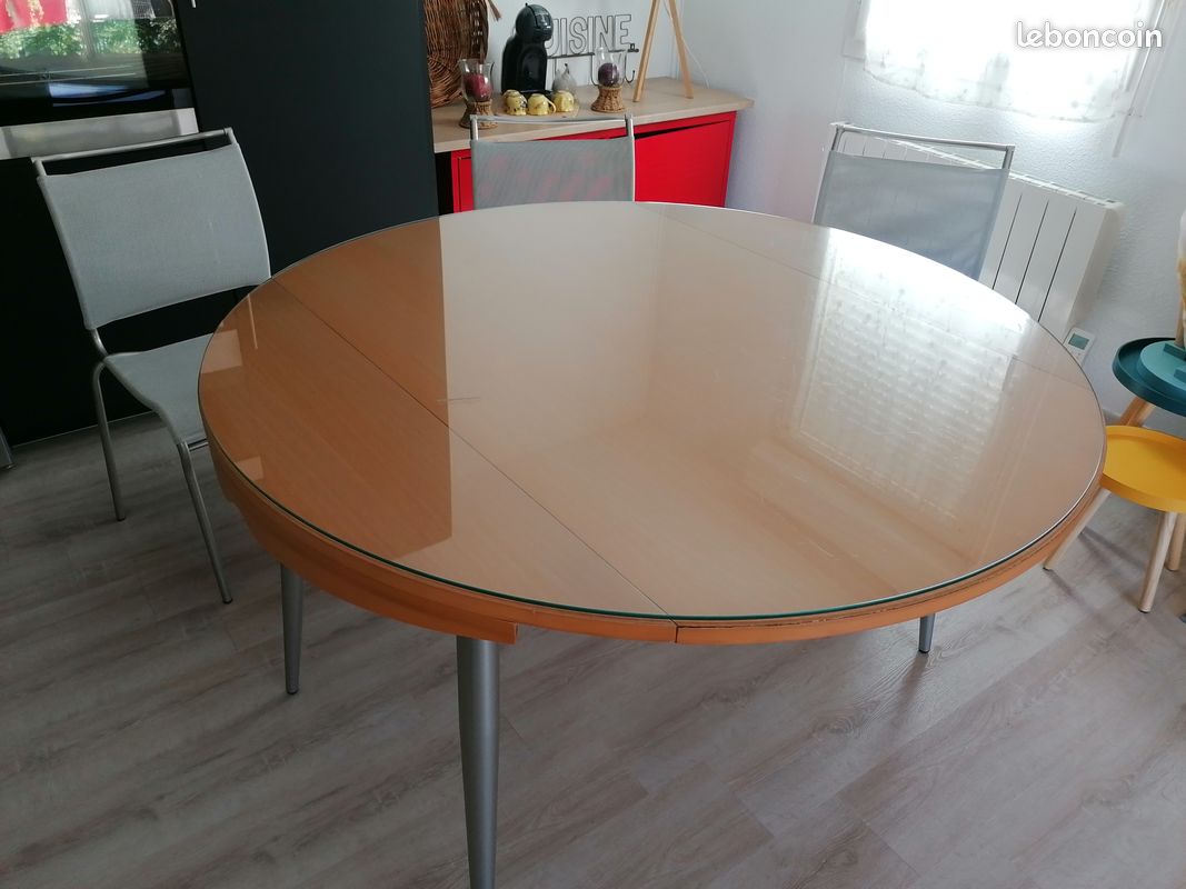 Table + 4 chaises (image 1)