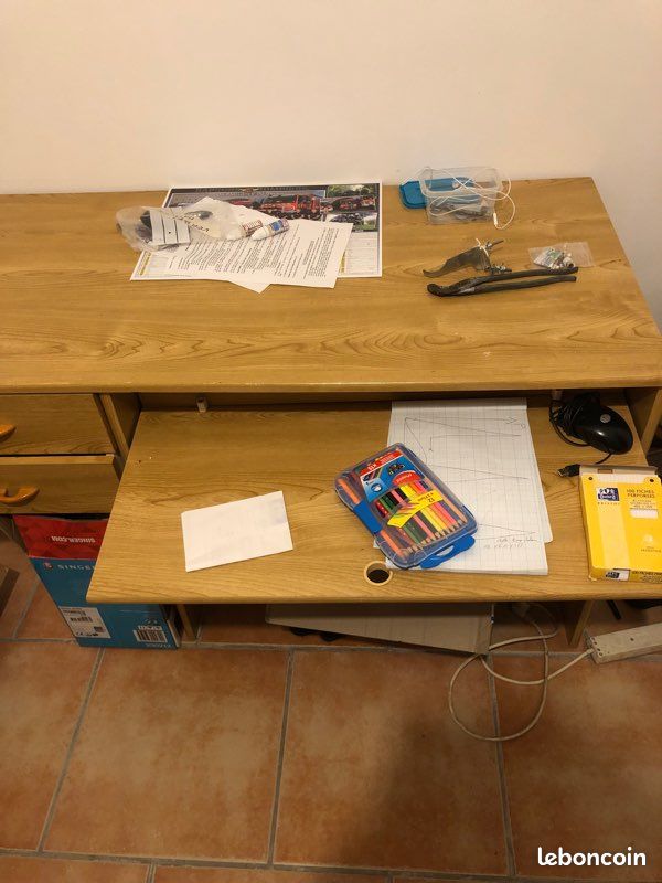 Bureau (image 1)