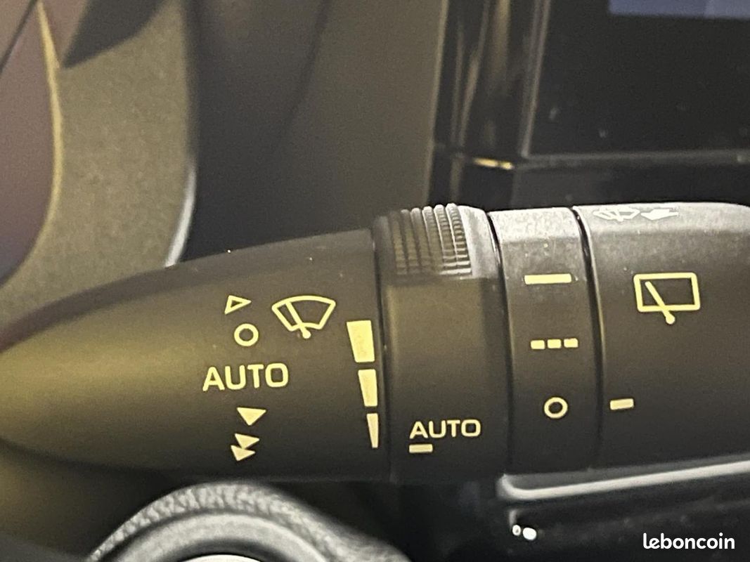 TOYOTA YARIS CROSS Hybrid 130h - BV CVT AWD-i 4X4 Design pack cargo (image 28)
