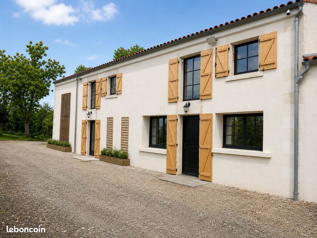 Maison 8 pièces 280 m² · à Saint-Jean-de-Liversay · 280 m² · 649 600 €
