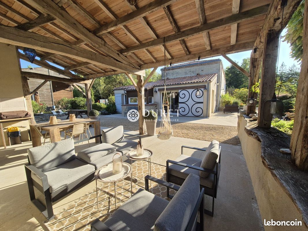 Maison 11 pièces 359 m² · à Landeronde · 359 m² · 890 000 €