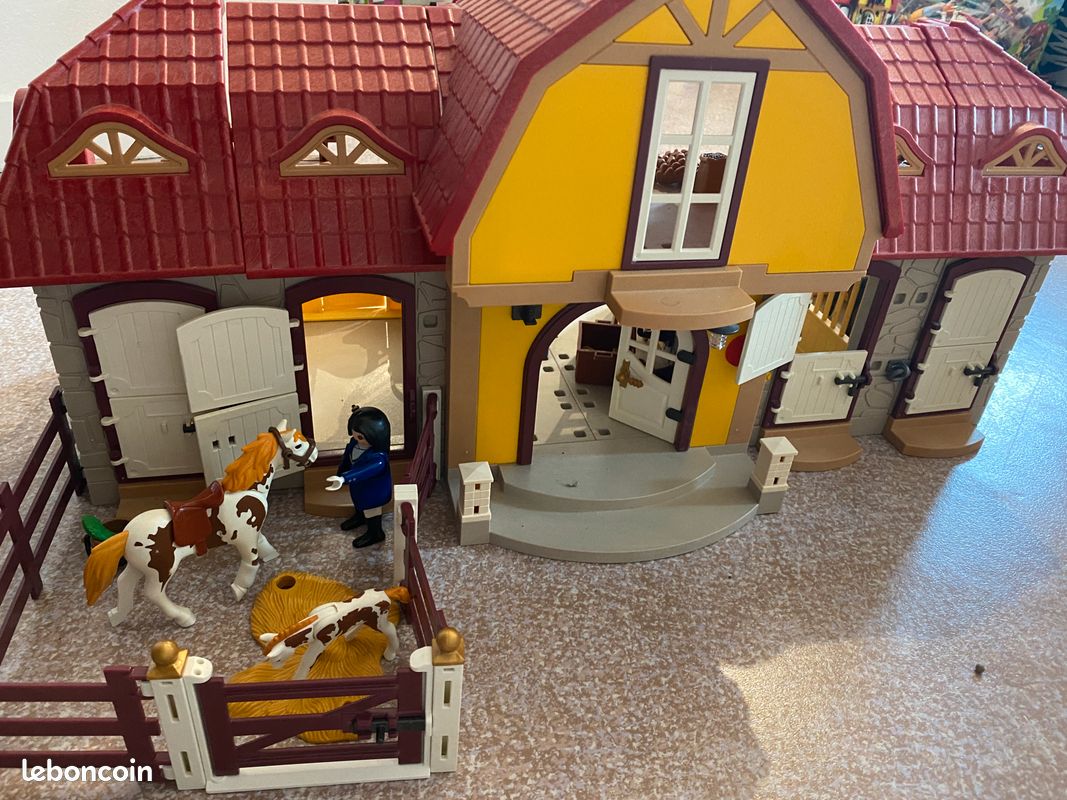 Playmobil Country 70325 pas cher, Ferme équestre avec remorque