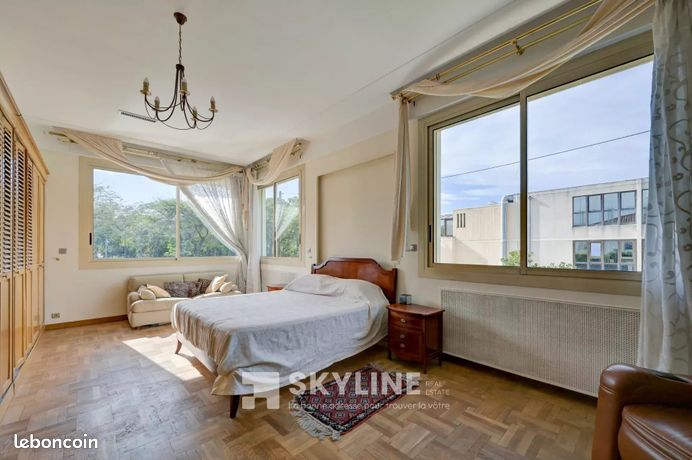 Villa 9 pièces 285 m² — 23