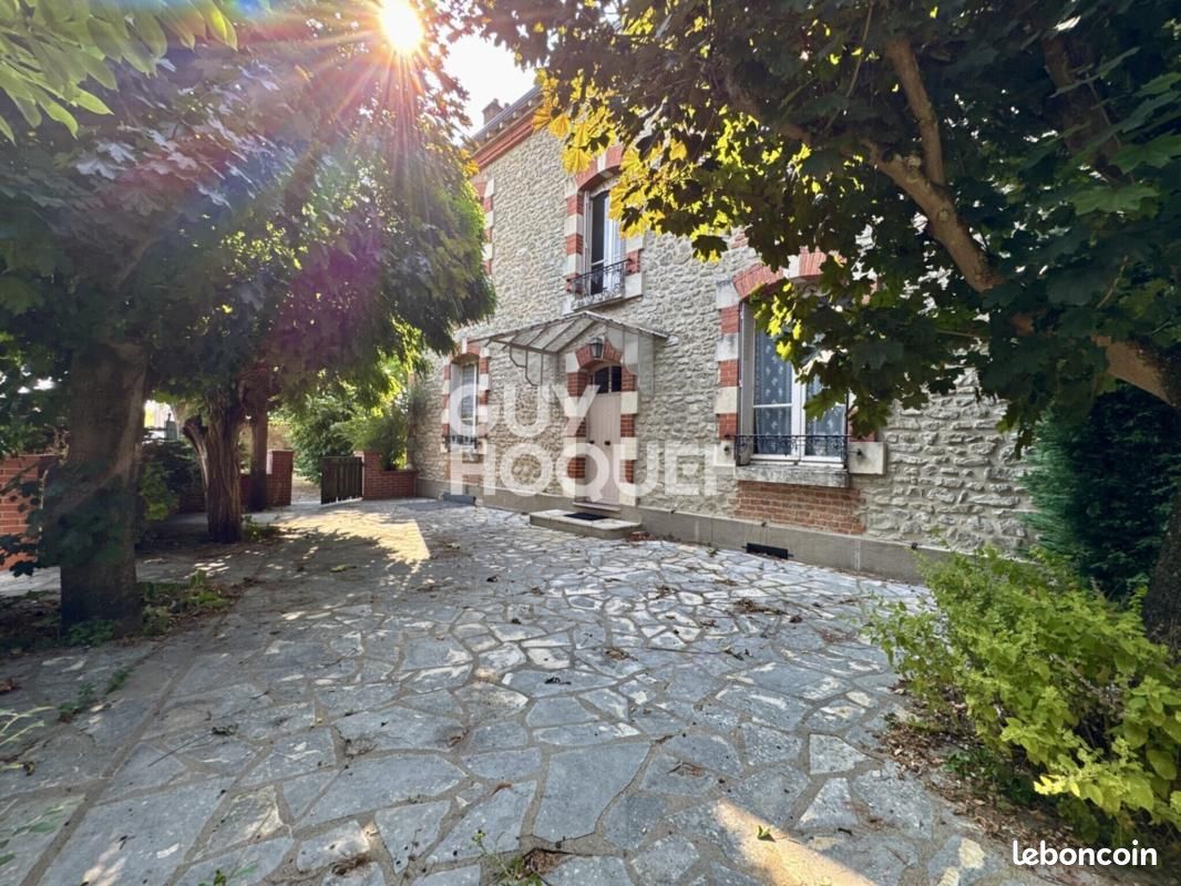 Maison 8 pièces 200 m² · à Neuville-aux-Bois · 200 m² · 299 000 €