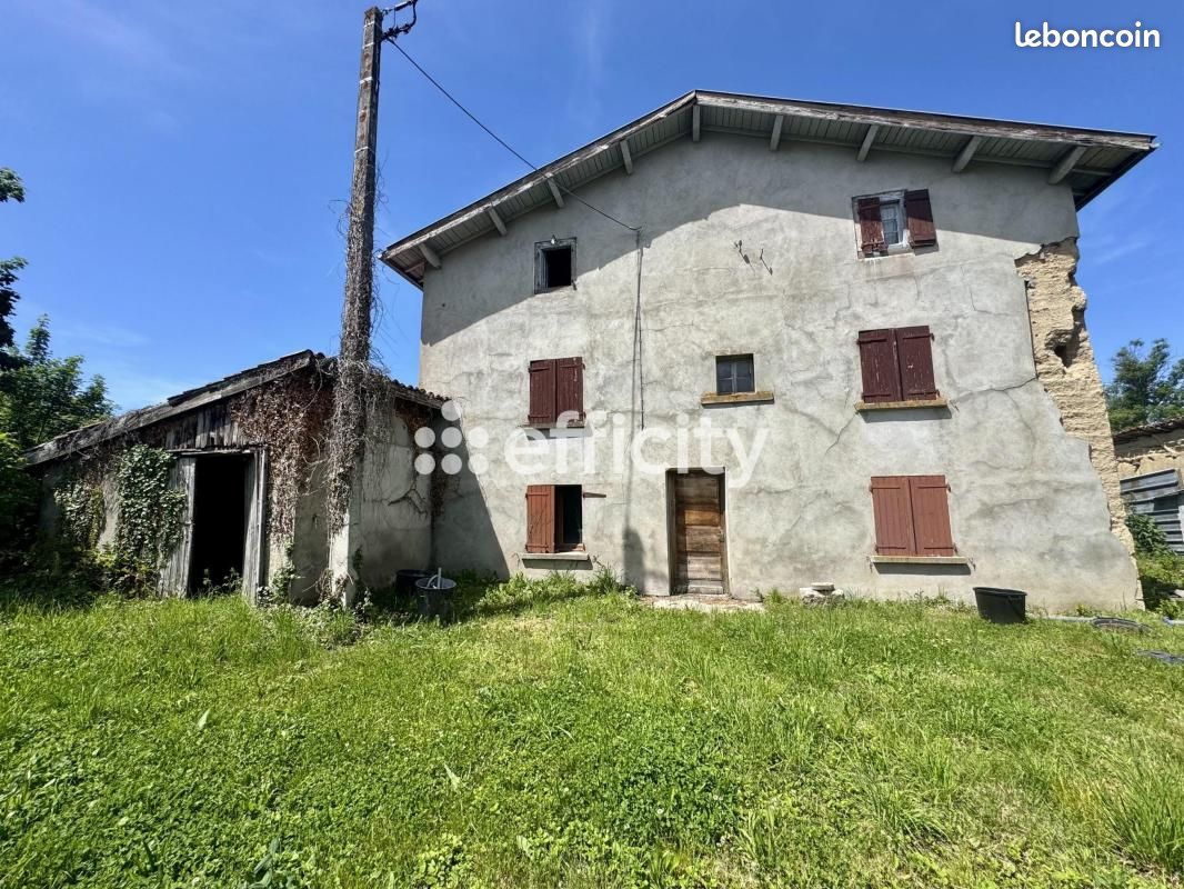 Maison 7 pièces 140 m² · à Thiers · 140 m² · 90 000 €