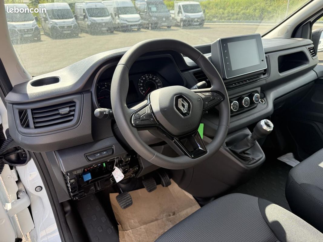 RENAULT TRAFIC L2H1 170CH BOITE AUTOMATIQUE STOCK DISPO prêt à partir - Achat direct ou lld (image 9)