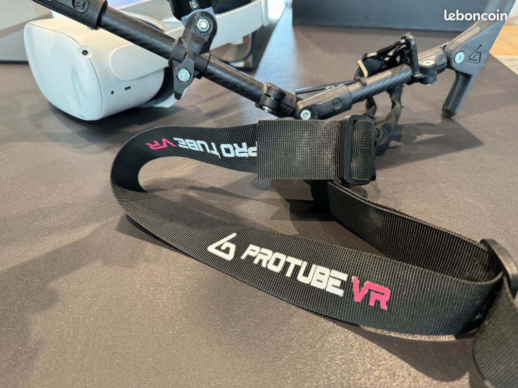 PROTUBE VR Magtube carbone + Bipied et grip compatible Oculus / Meta Quest 2 (image 2)