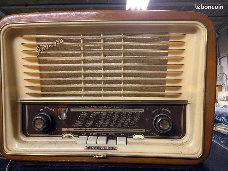Poste de radio vintage Telefunken Gavotte 55 (image 1)