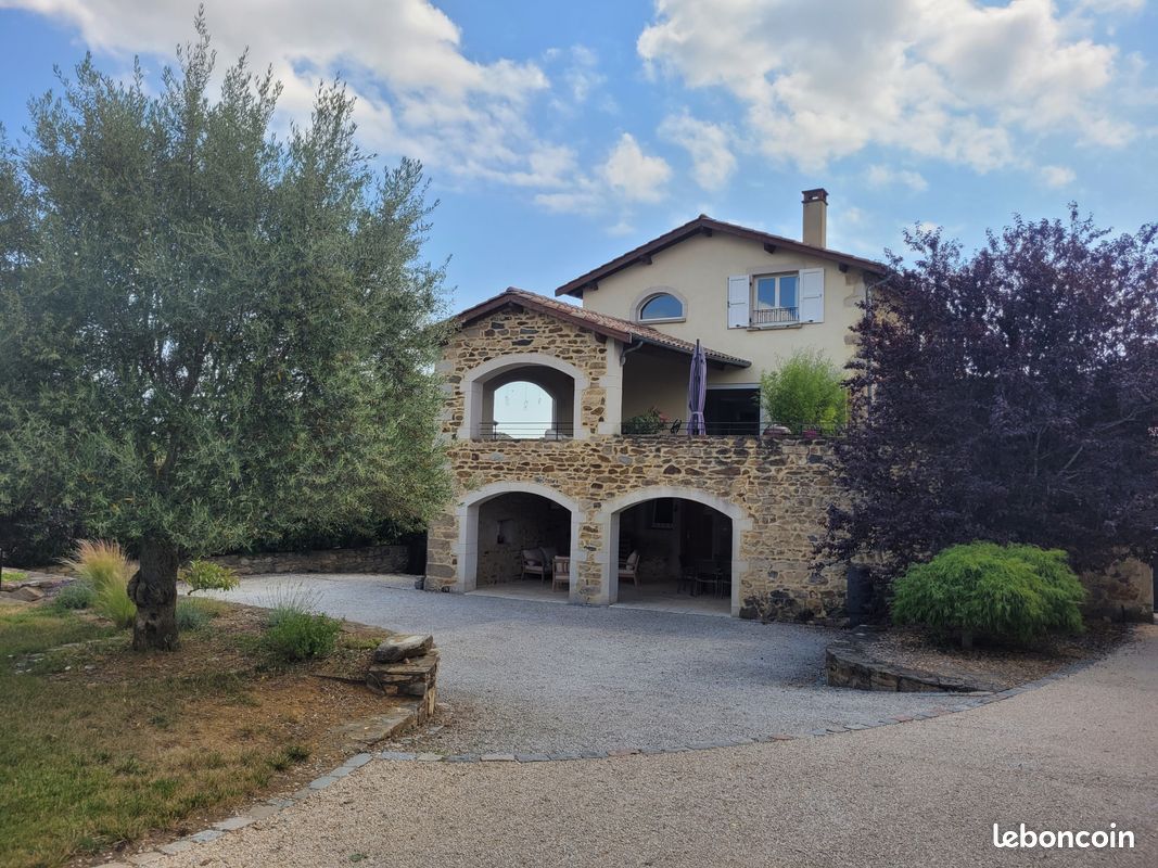 Maison 7 pièces 200 m² · à Mornant · 200 m² · 640 000 €