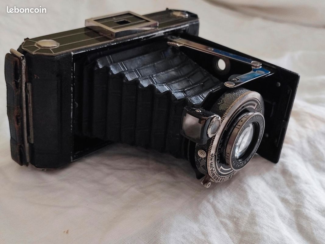 Ancien Appareil Photo à Soufflets Kodak – Vintage, Fonctionnel, Charme Rétro