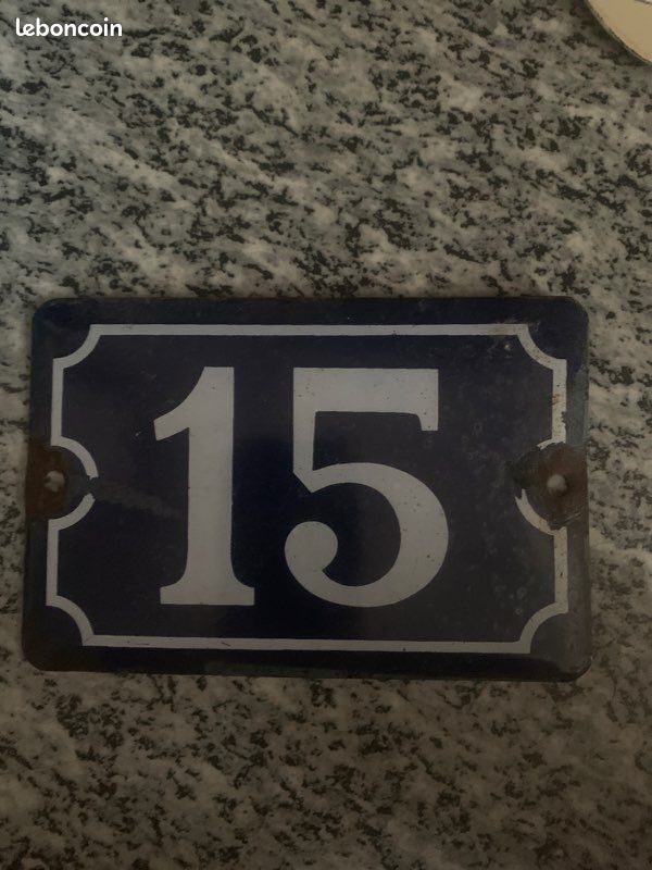 Ancienne plaque émaillée numéro (image 1)
