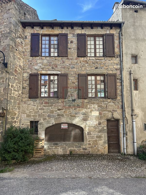 Maison 3 pièces 153 m² · à Pradelles · 153 m² · 65 000 €