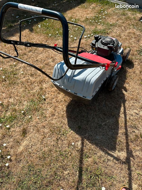 Tondeuse thermique autotractée Briggs & Stratton 300 Series (image 2)