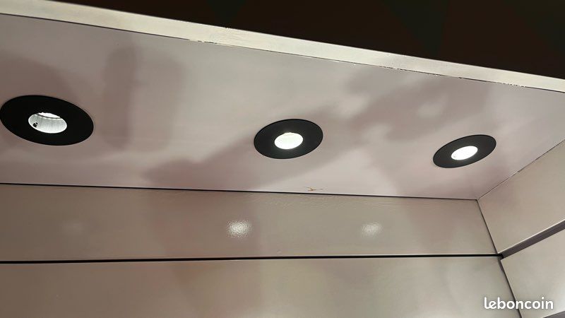 Armoire avec lumière (image 6)