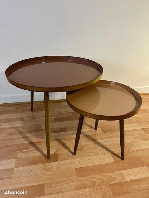Tables gigognes en métal beige rosé et doré (image 2)