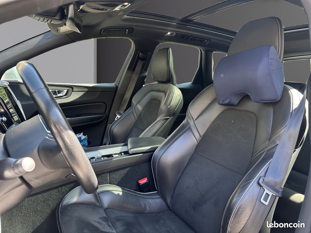 VOLVO XC60 T8 Twin Engine 303 ch + 87 ch Geartronic 8 R-Design /. TOIT OUVRANT / SIÈGES ET VOLANT CHAUFFANT / (image 3)