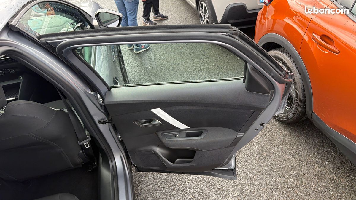 CITROEN C4 PureTech 130 S&S EAT8 Feel (image 30)