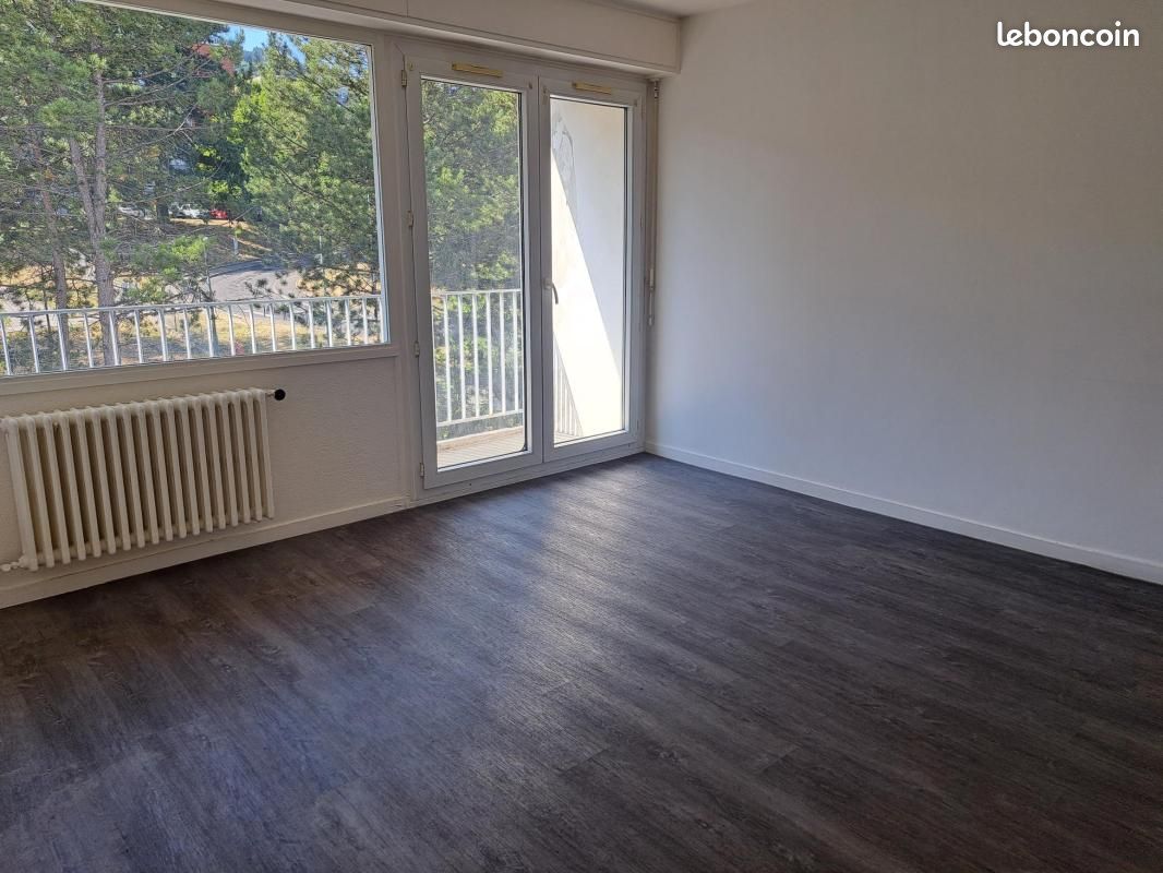 Appartement 2 pièces 49 m² · à Saint-Étienne · 49 m² · 294 €