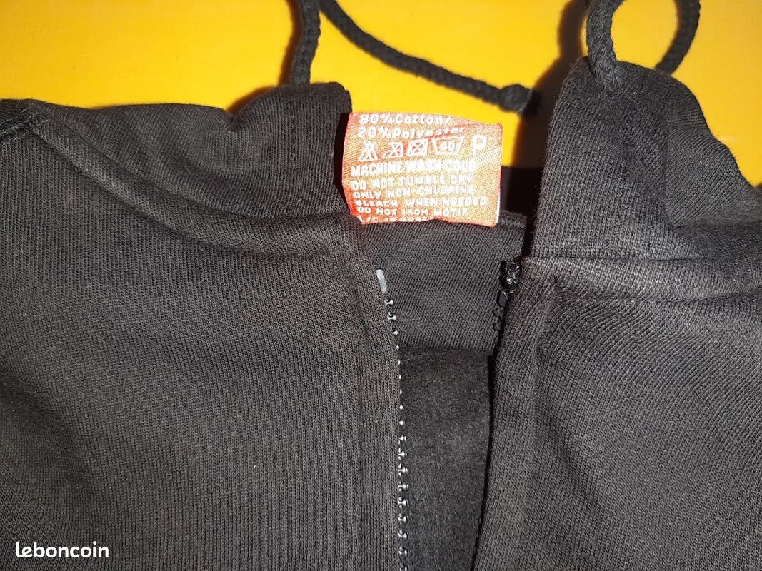 Gilet sweet capuche femme noir polyester et coton Disponible taille L ou M ou S VALEUR 29 (image 4)