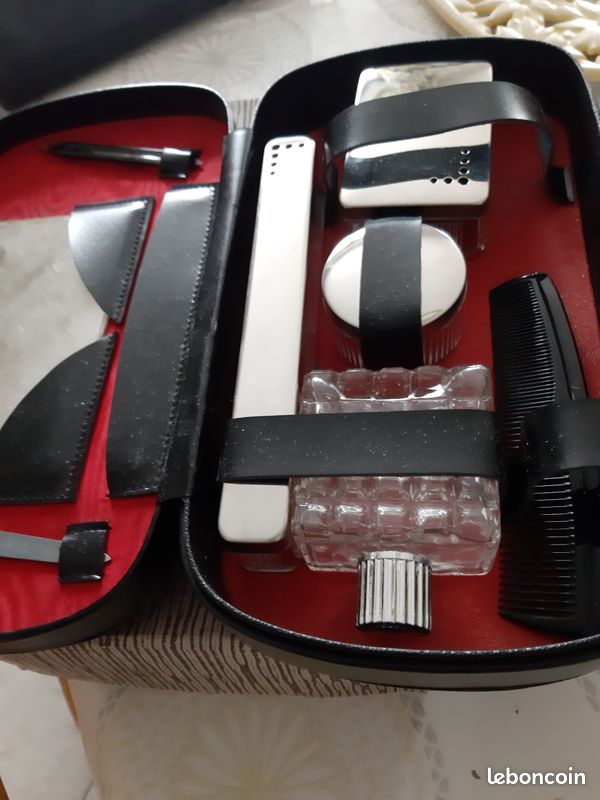 Trousse voyage (image 1)