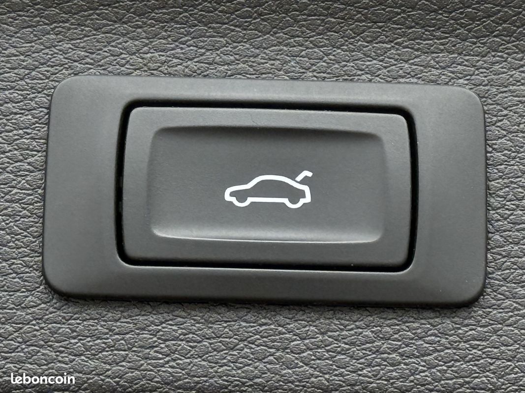 AUDI Q3 45 TFSIe 245 ch S tronic 6 S line (image 12)