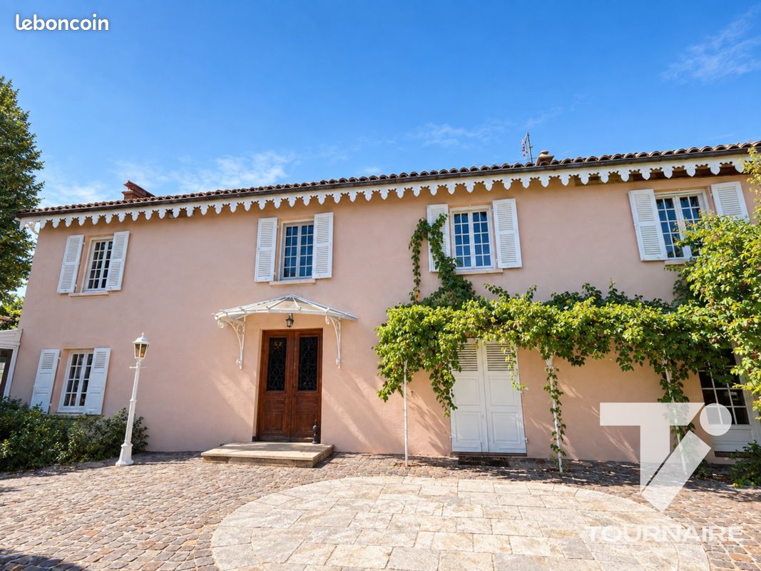 Maison 5 pièces 250 m² · à Taponas · 250 m² · 390 000 €